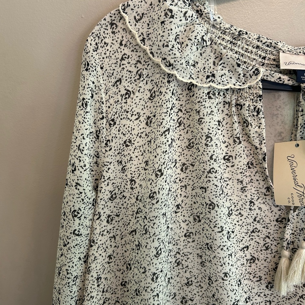 NWT Universal Thread long sleeved blouse with black design size L - Picture 5 of 16